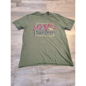 Gildan medium women's green Christmas tee
